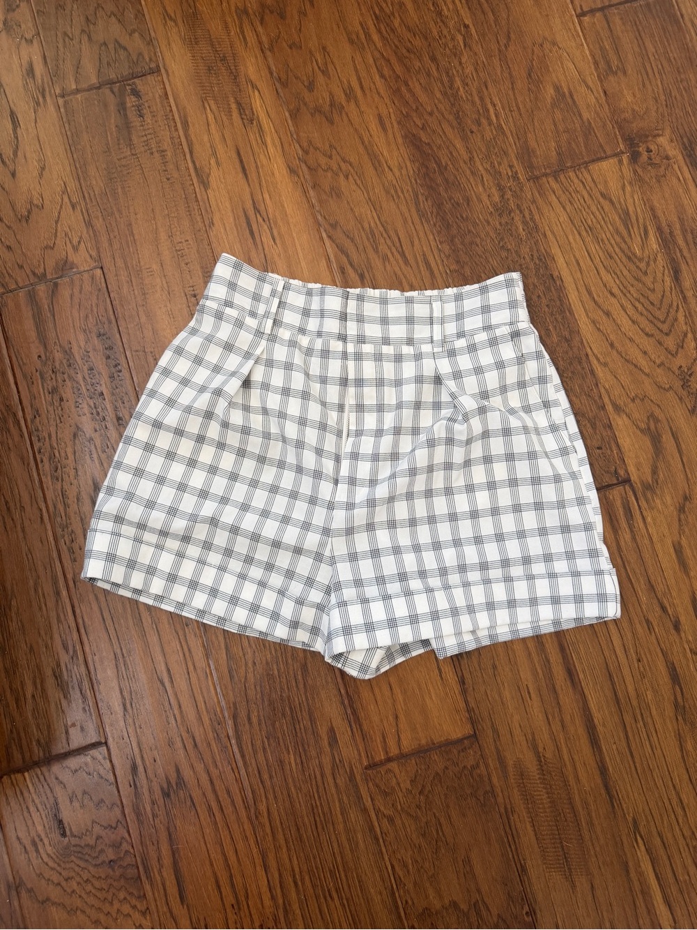 Danielle Bernstein White and Gray Plaid Shorts suit set structured summer work 6